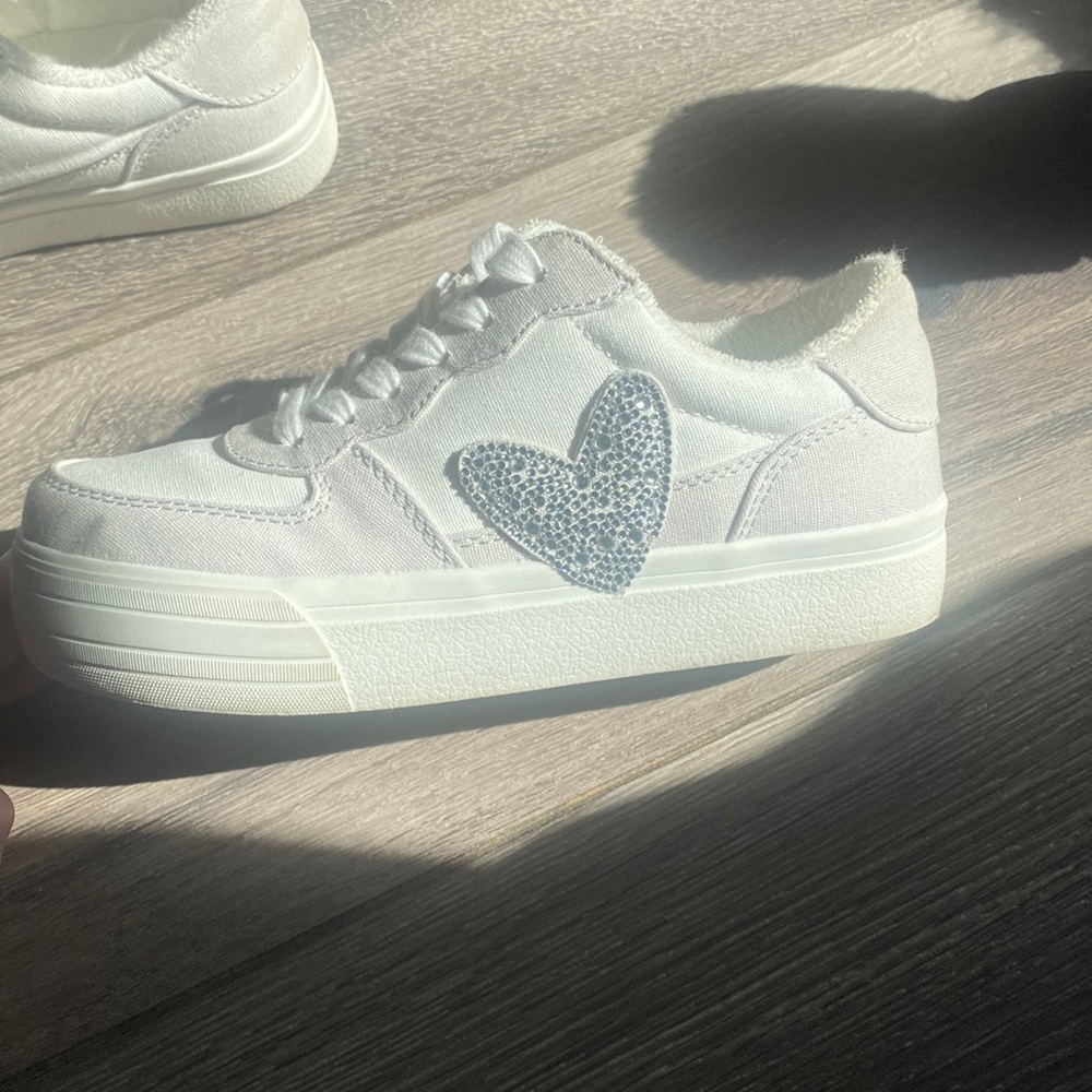 Girls GB girls tennis shoe with sparkly heart detail. Very gently used like new!